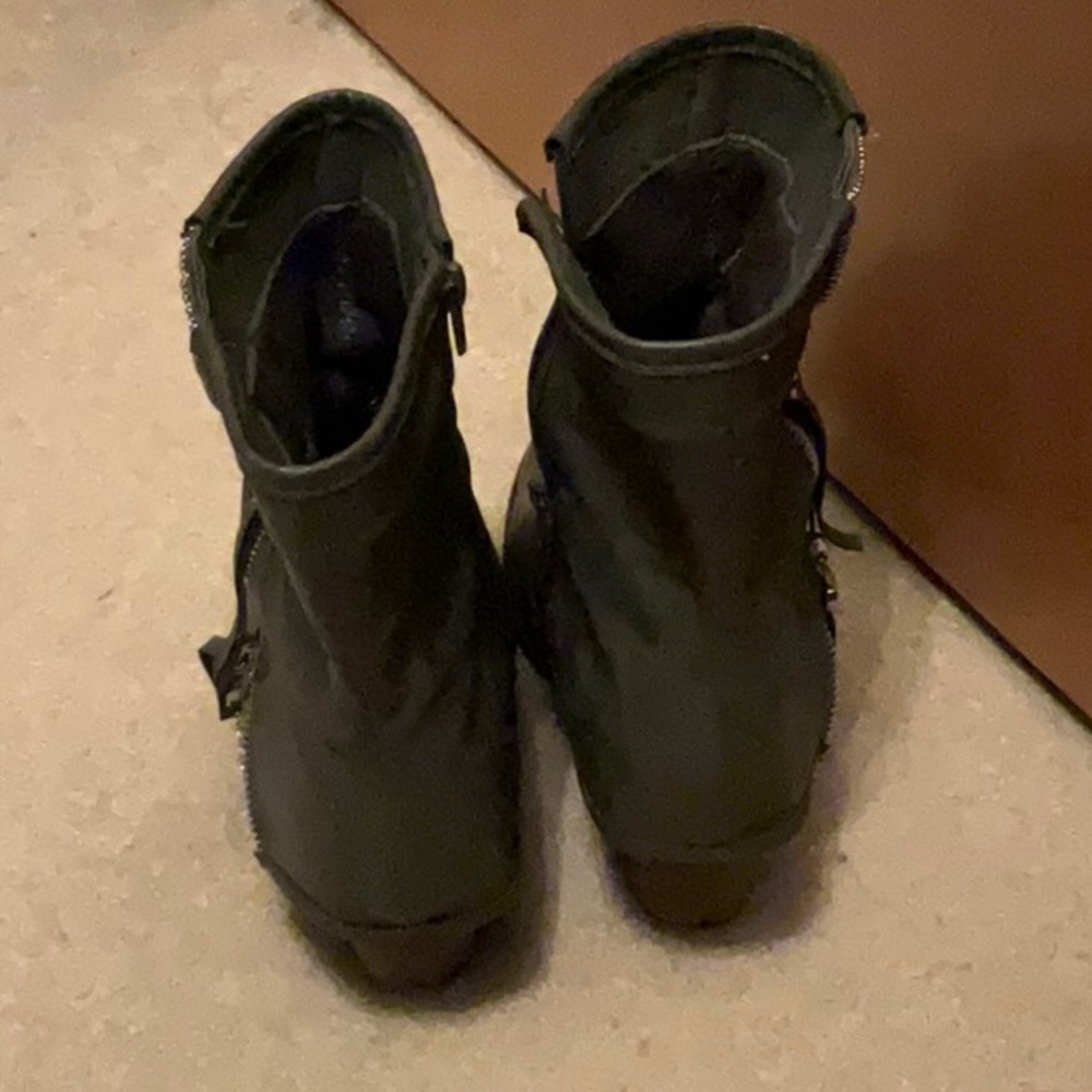 Boots - Picture 5 of 5